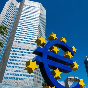 Membri ai Consiliului guvernatorilor BCE denunță cheltuielile excesive ale guvernelor din zona euro