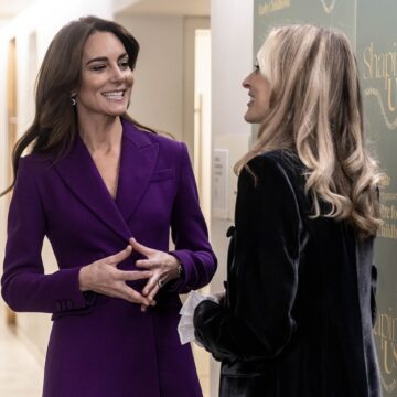 profimedia-0822219546.jpg Kate Middleton, apariție de senzație într-un costum violet cu o semnificație aparte la Design Museum din Londra: „Un simbol al autorității”