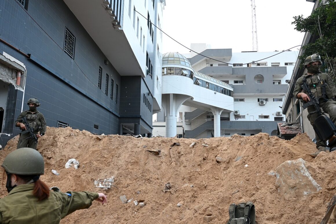 profimedia-0823653091.jpg ULTIMA ORĂ | IDF l-a ARESTAT pe Mohammad Abu Salmiya, directorul spitalului Al Shifa din Gaza: „La acest moment este interogat de Shin Bet”