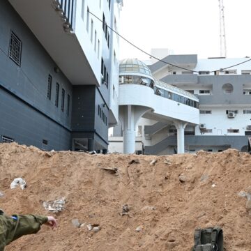 profimedia-0823653091.jpg ULTIMA ORĂ | IDF l-a ARESTAT pe Mohammad Abu Salmiya, directorul spitalului Al Shifa din Gaza: „La acest moment este interogat de Shin Bet”
