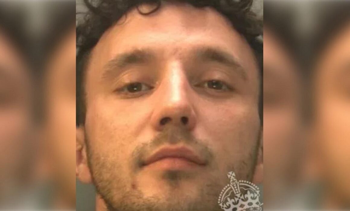 lewis-bush-1-2c382b97.jpg El este tânărul care și-a UCIS mama pentru că nu i-a făcut un sendviș cu șuncă. O bătea de ani de zile, dar ea tot îl iubea