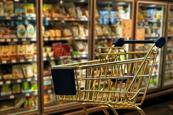 291358470d37586bbe0643ea22edca88.jpg Românii merg la hypermarket ca la muzeu. Ce este fenomenul shrinkflation