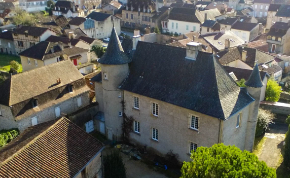 3dbc3506e182100eb48a9f8e4ea7ca61.png Jungla imobiliară se extinde! O casă la 50 de kilometri de Cluj-Napoca, a ajuns să coste cât un castel medieval din Franța