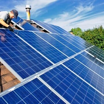 Apare TAXA pe soare 2024. Cei care au panouri fotovoltaice pentru producţia de energie vor fi taxați