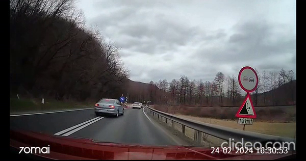 c8fb01b68e35f837ce3e9abe58b921f3.png ”Priviți cum erau să moară doi retardati, pe E60 Oradea – Cluj, la O ZI DUPA montarea parapetilor” – VIDEO