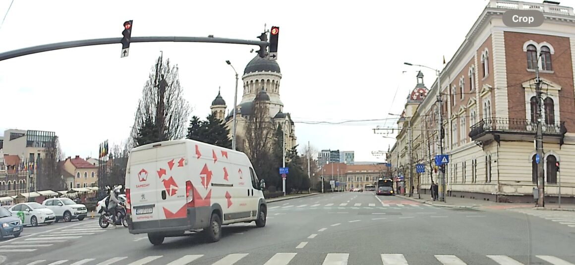 ”Acum a avut ”noroc”. Colegului cu 2 roți jos pălăria pentru prezența de spirit” – Poliția Cluj a fost sesizată – VIDEO