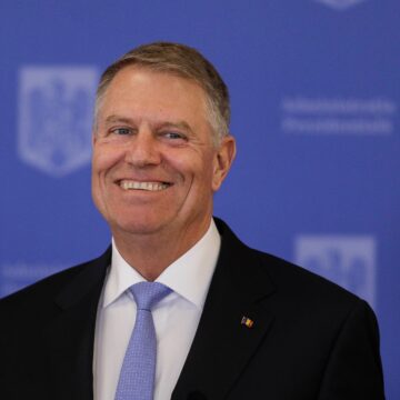 Reacții negative ale internauților după ce Iohannis l-a felicitat pe David Popovici: „Mergi și tu cu low cost și donează banii din avioane private”