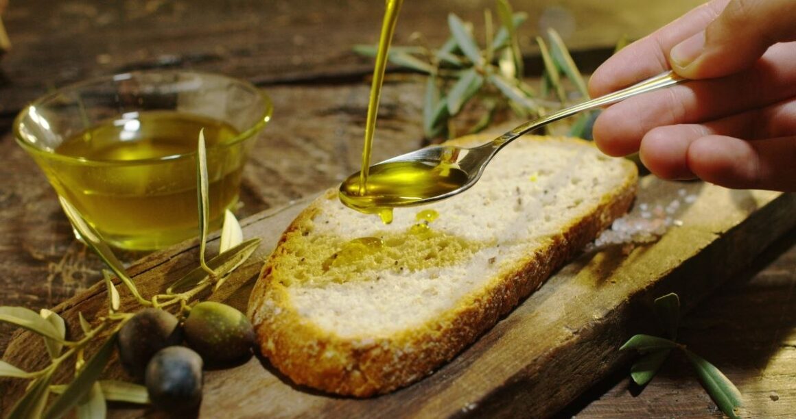 1720453608_index.jpeg Ingredientul din bucătărie care previne mahmureala. Trucul a luat amploare pe TikTok VIDEO