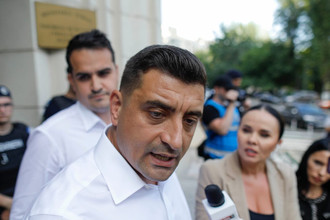 Plângere penală pe numele lui George Simion. Reacția președintelui Autorității Electorale Permanente la planul AUR cu apartamentele ieftine VIDEO