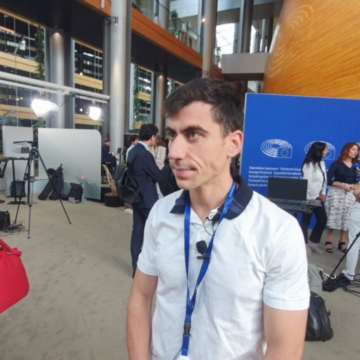 Legătura cu România a singurului YouTuber din Parlamentul European. „Vreau să fac politica cool” VIDEO