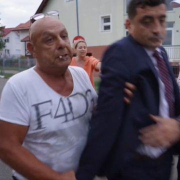 George Simion, dat afară cu forța din cartierul în care locuiește primarul Iașiului, Chirica: „Luați mâna de pe mine, deveniți violenți” VIDEO