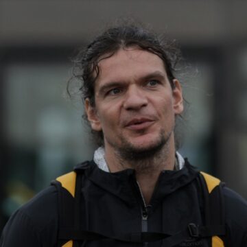 Tudor Chirilă, parodie adresată liderilor PSD-PNL: Ciolacu – Ciucă se sperie că ciolanul nu îl mai apucă VIDEO