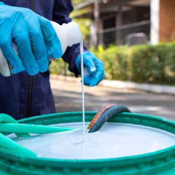 Pesticidele, la fel de periculoase ca fumatul. Riscul ascuns de cancer din spatele agriculturii moderne