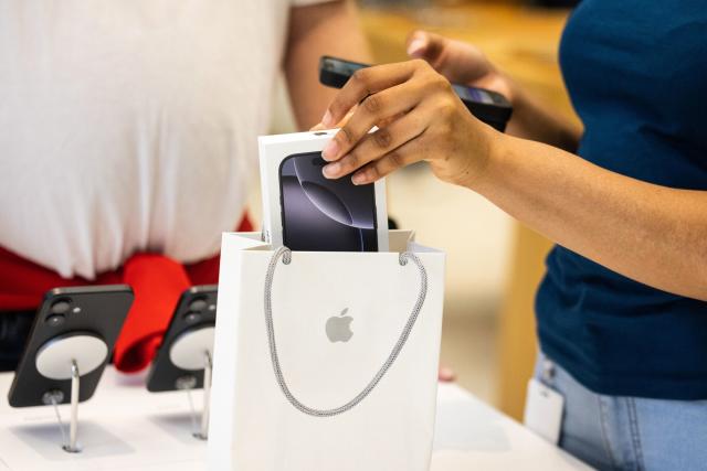 apple.jpeg Apple renunţă la ideea de a comercializa iPhone-uri pe abonament