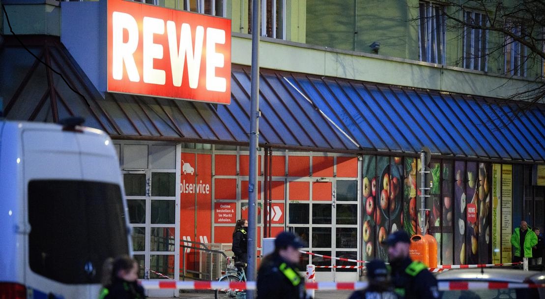 atac-berlin-1.jpg Un cuțitar sirian a ÎNJUNGHIAT două persoane la Berlin în ajunul Revelionului. Atacul survine la câteva zile de la tragedia de la Magdeburg
