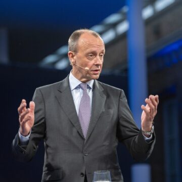 shutterstock_2137257791-scaled.jpg Friedrich Merz spune că ar cere aprobarea Rusiei înainte de a trimite trupe în Ucraina. Declarația, puternic criticată în Germania