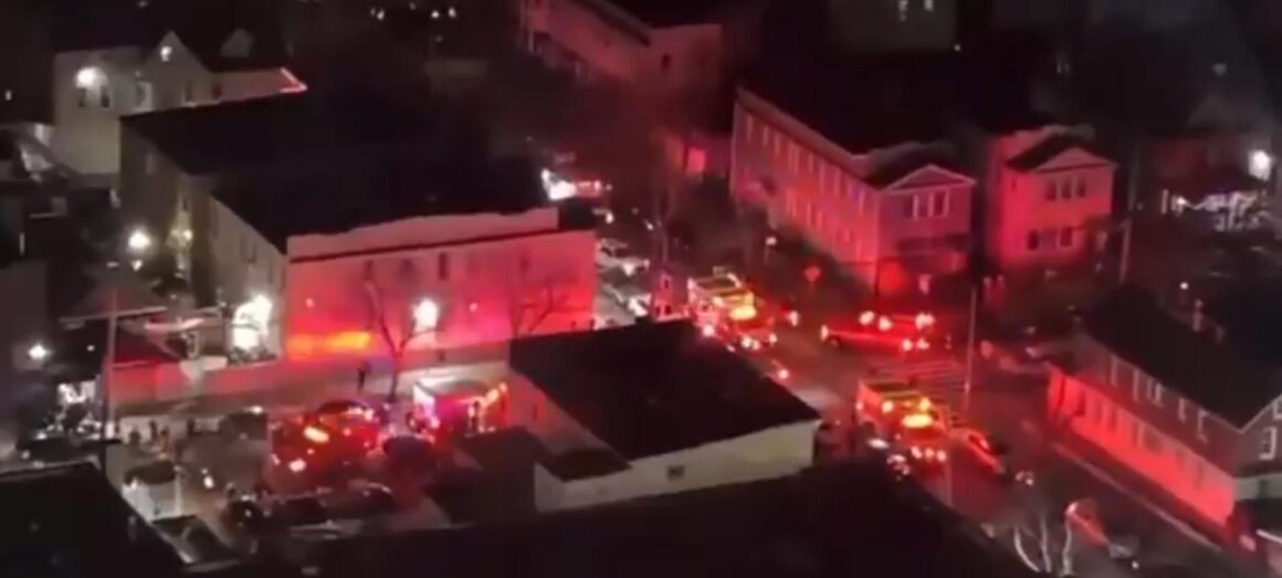 5.jpg America, în teroare! Cel puțin 11 răniți într-un atac armat la NEW YORK, în Queens!/Victimele sunt tineri cu vârste cuprinse între 16 și 20 de ani