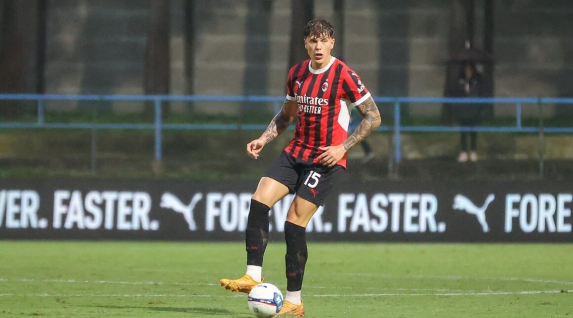 A-refuzat-nationala-Romaniei-si-acum-se-loveste-de-realitatea-dura-AC-Milan-il-vinde-pe-fotbalistul-roman-Andrei-Coubis-in-Serie-B.jpg A refuzat naționala României şi acum se loveşte de realitatea dură! AC Milan îl vinde pe fotbalistul român Andrei Coubiş în Serie B