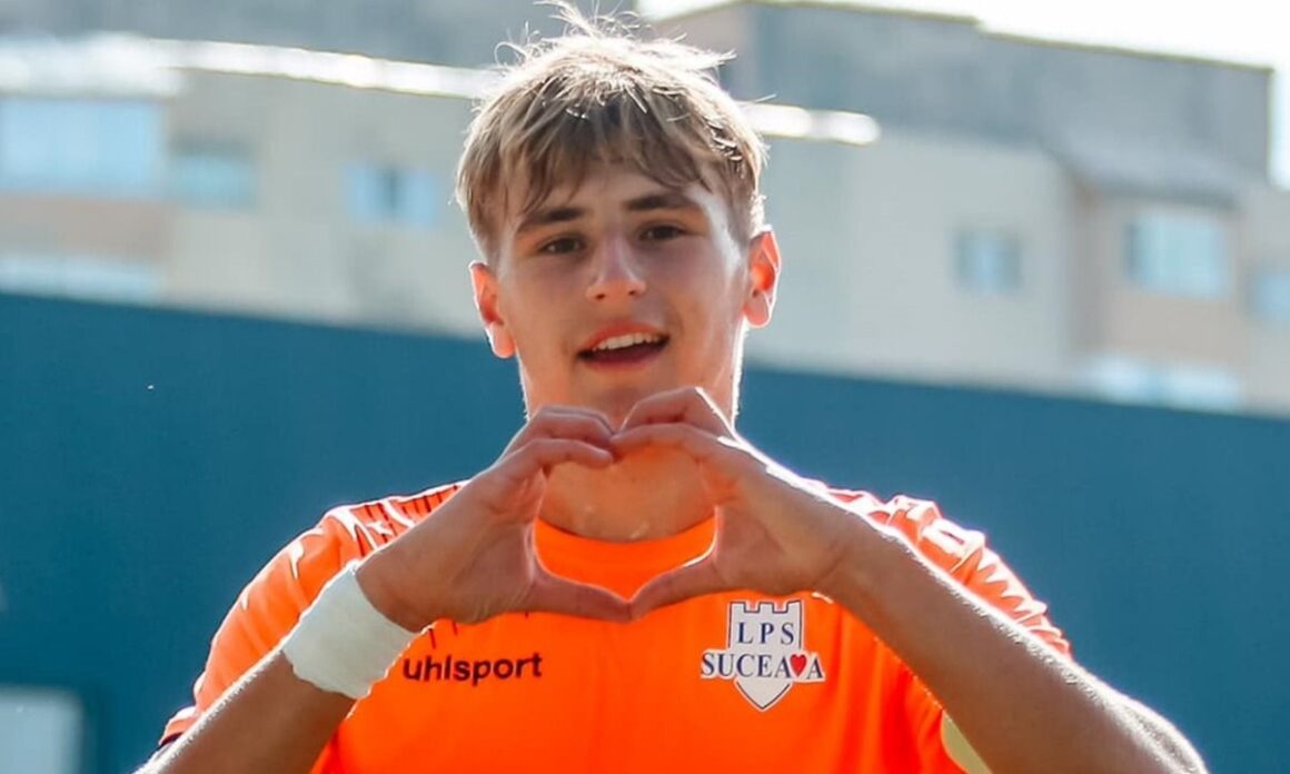 Cel-mai-surprinzator-transfer.-Romanul-Sebastian-Burlacu-a-semnat-cu-Como-in-Serie-A.jpg Cel mai surprinzător transfer. Românul Sebastian Burlacu a semnat cu Como, în Serie A