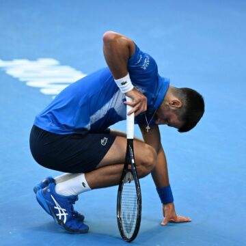 Novak-Djokovic-a-abandonat-in-semifinale-la-Australian-Open.-A-parasit-terenul-in-huiduielile-publicului-e1737701756834.jpg Novak Djokovic a abandonat în semifinale la Australian Open. A părăsit terenul în huiduielile publicului