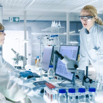 Only-25-of-scientists-and-engineers-working-in-Luxembourg-are-women-Photo-Shutterstock-scaled.jpeg Cercetătorii europeni încearcă să dezvolte viață artificială
