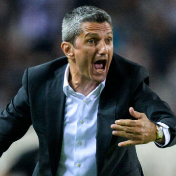 Razvan-Lucescu-poate-da-lovitura-carierei-scaled.jpg Răzvan Lucescu poate da lovitura carierei! Ce club de top îl vrea pe român și e gata să dea pe loc 4.000.000 de euro