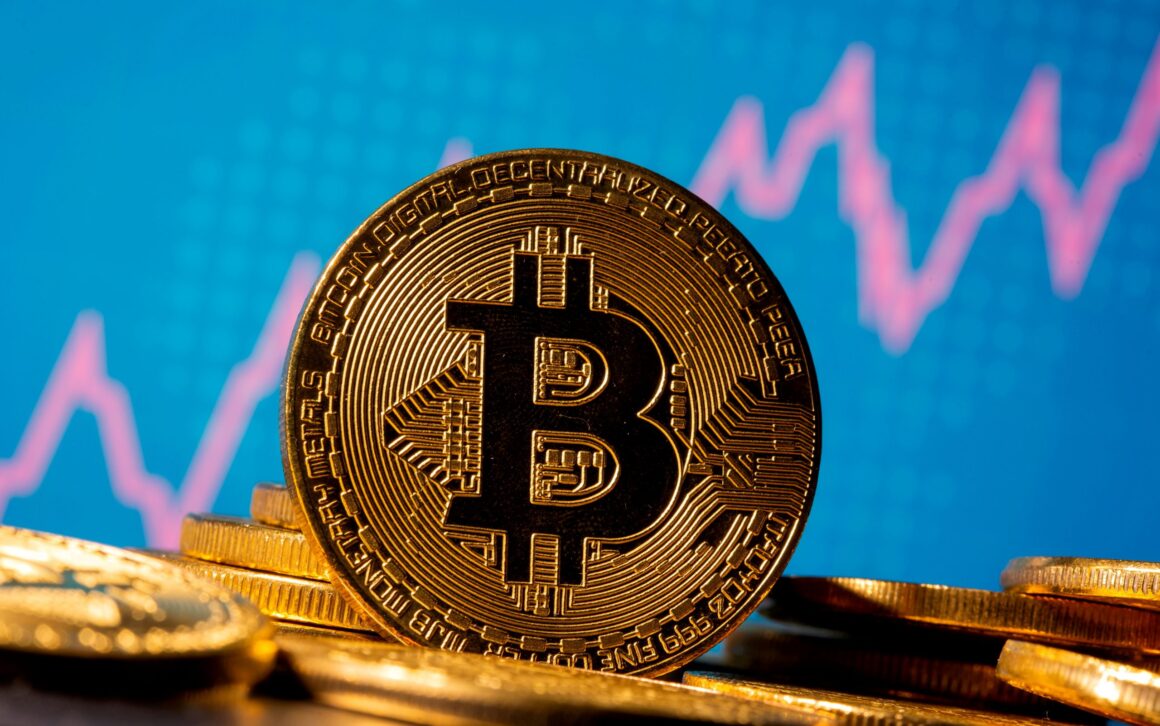 bitcoin_1701842285-scaled.jpg Bitcoin a scăzut sub 100.000 de dolari