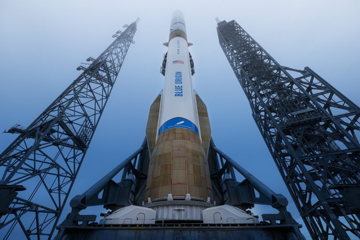 Are SpaceX un nou concurent? New Glenn ajunge pe orbită