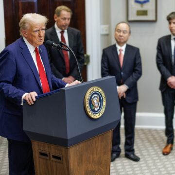 Giganții din domeniul tehnologiei confirmă că susțin planul de 500 de miliarde de dolari dedicat inteligenței artificiale propus de Donald Trump