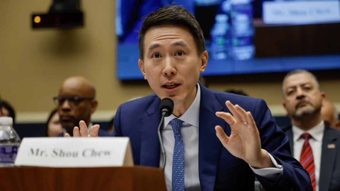 shou-chew-scaled.webp.webp CEO-ul TikTok îi mulțumește lui Trump într-un mesaj video