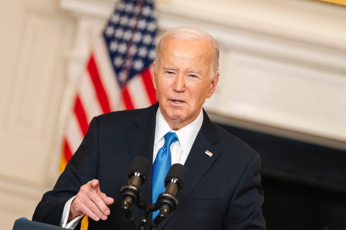 shutterstock_2433579867-scaled.jpg Joe Biden spune că l-ar fi putut învinge în alegeri pe Donald Trump