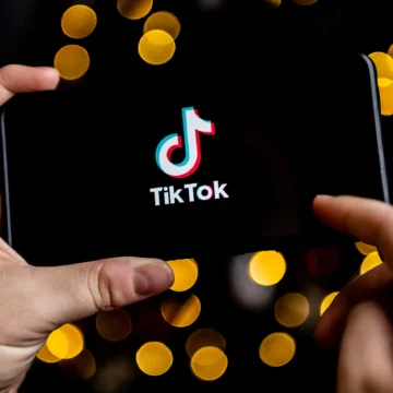 Donald Trump discută achiziţia TikTok cu mai multe entităţi