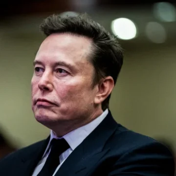 Musk și un grup de investitori și-au făcut oferta la săptămâna asta