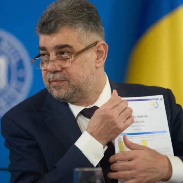 Economia încetinește dar salariile cresc