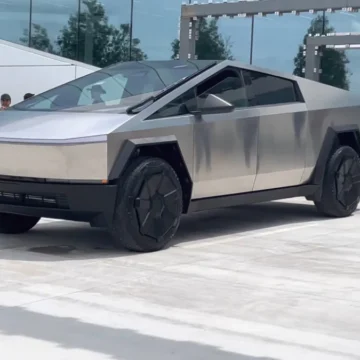 Vânzările Tesla au scăzut la jumătate în Europa
