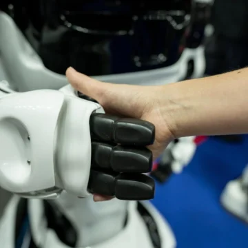 Inteligența Artificială poate fi consultantul tău în shopping