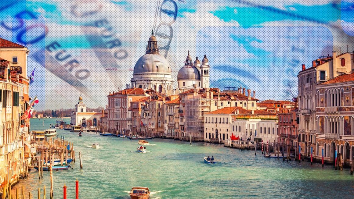 Veneția dublează TAXA de intrare pentru turiști. Care va fi tariful
