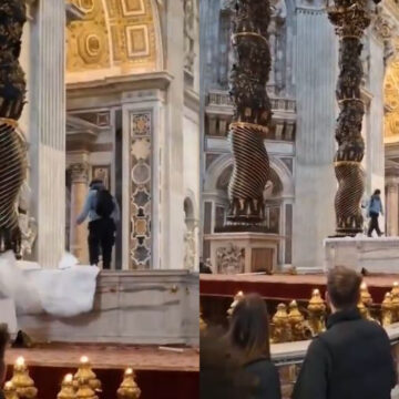 Altarul principal din Bazilica Sf. Petru a fost VANDALIZAT de un cetățean român