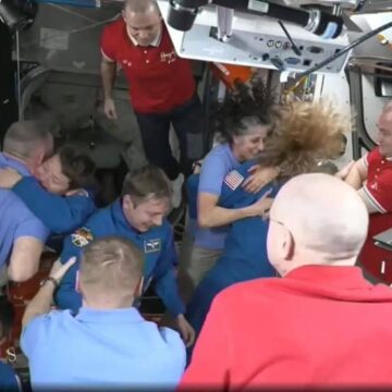 Astronauţii blocaţi pe ISS sunt așteptați să revină astăzi pe Pământ