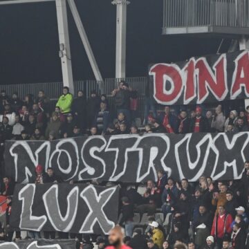 Fanii lui Dinamo, scenografie în 3 acte la meciul cu Hermannstadt! „Câinii” au făcut un spectacol grandios. FOTO