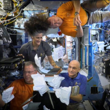 Astronauții NASA se întorc pe Pământ cu capsula SpaceX Dragon
