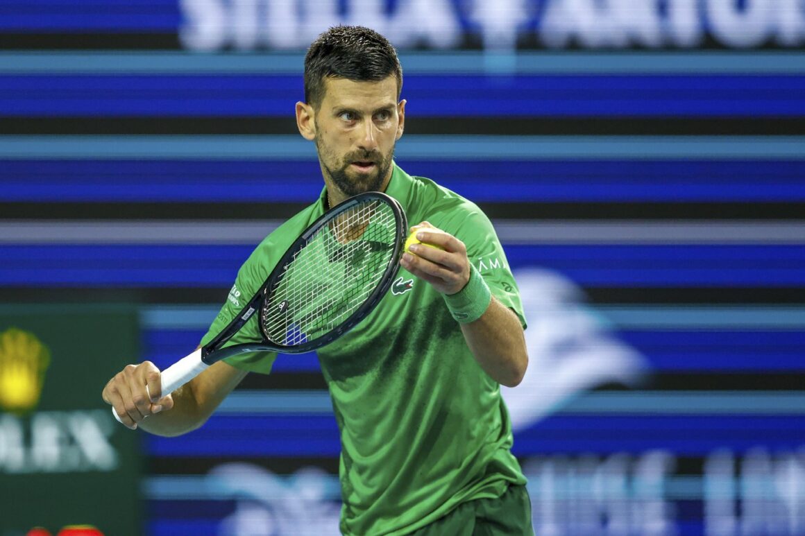 Novak Djokovic a jucat cu ochiul umflat în finala de la Miami. Nu a vrut să spună ce s-a întâmplat, dar presa sârbă a aflat