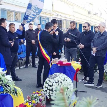 Sute de persoane i-au adus un ultim omagiu lui Vasile Simionaș. „Legendele nu mor niciodată!”