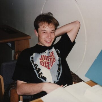 Cine l-a făcut „om mare” pe Elon Musk?