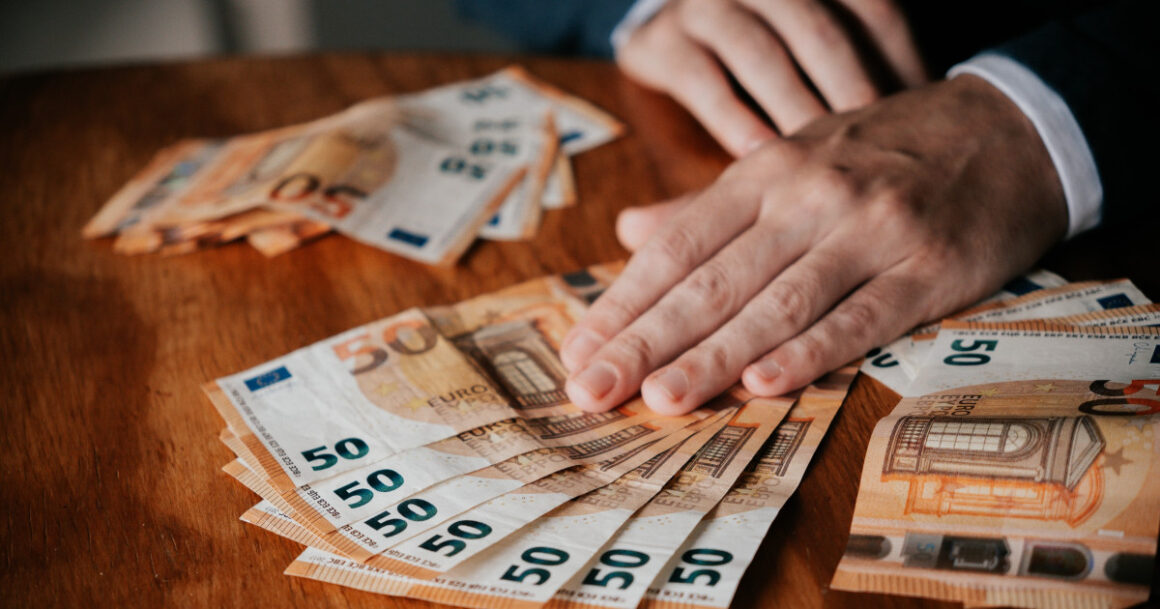 România primește tot mai puțini bani din investițiile străine