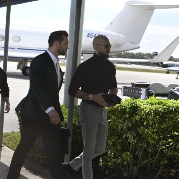 Frații Tate sunt vizați de o anchetă penală în Florida, unde au ajuns după plecarea din România