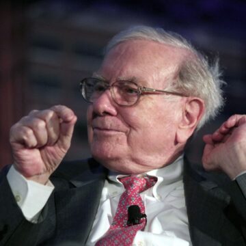 Warren Buffet obține profituri, în timp ce alți investitori au pierderi substanțiale, pe fondul fluctuațiilor burselor