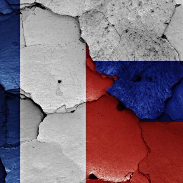 Rusia denunță acuzațiile Franței privind atacurile cibernetice și piratarea e-mailurilor echipei lui Macron în alegerile din 2017