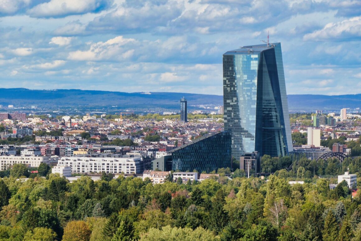 Economia UE tinde să se relanseze, dar trebuie remediate problemele structurale /„Fragmentarea comercială este dăunătoare”