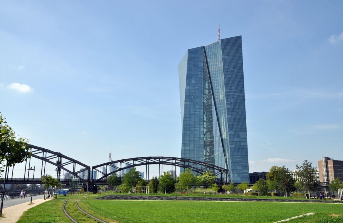 Uniunea Europeană trebuie să consolideze reziliența băncilor, pentru a face față „șocurilor geopolitice”